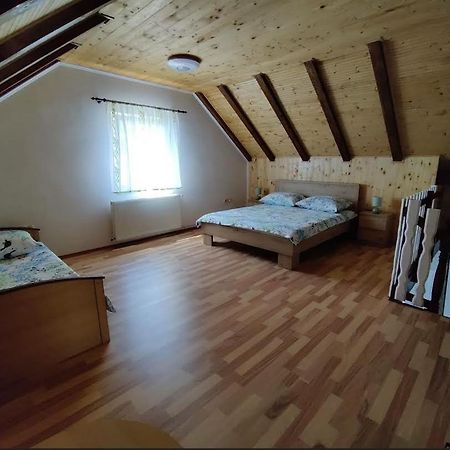 Apartman Niki Lic ภายนอก รูปภาพ