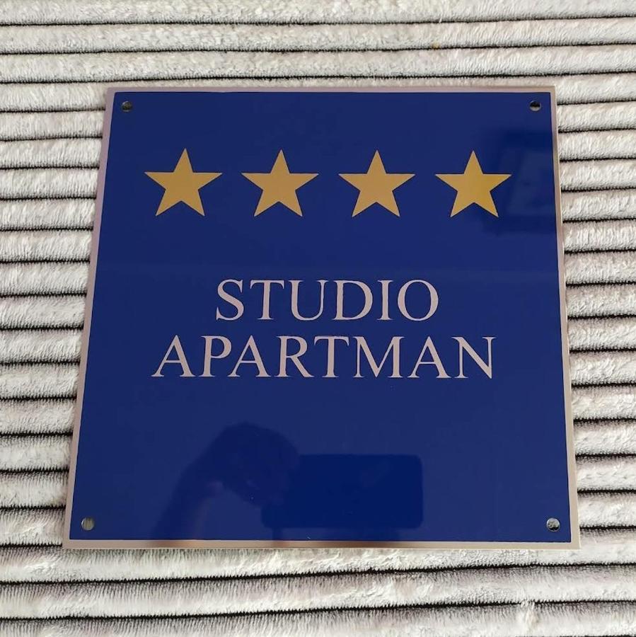 Apartman Niki Lic ภายนอก รูปภาพ